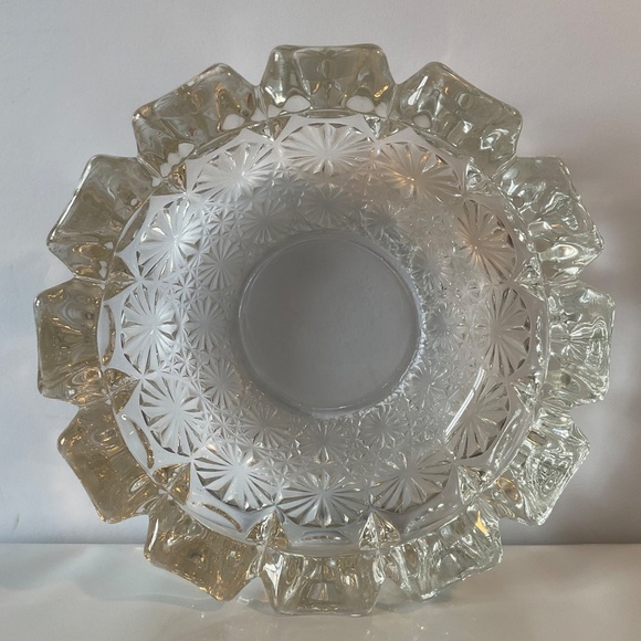 Vintage Heavy Glass Ashtray or Bowl with Candle - Starburst Daisy Pattern - Picture 8 of 14